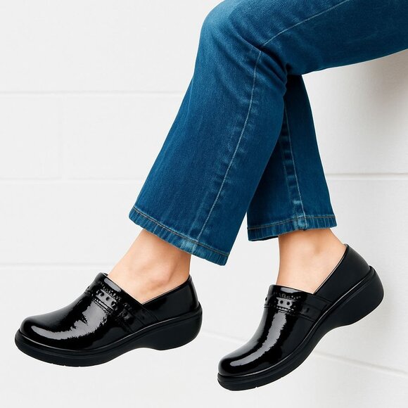 Clarks Womens Delana Amber Clog Black Patent Leather Shoes Slip On Size 8.5 - Picture 1 of 11